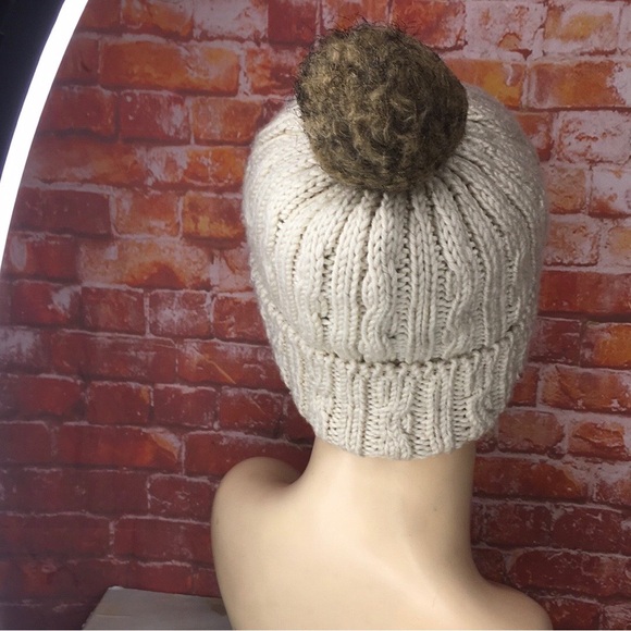 Columbia Oatmeal Chunky Knit Cream Pom Pom Beanie - Picture 4 of 7